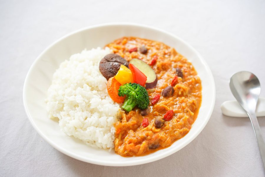 野菜の旨みがたっぷり！白金ゆにわの「薬膳麹ベジカレー」